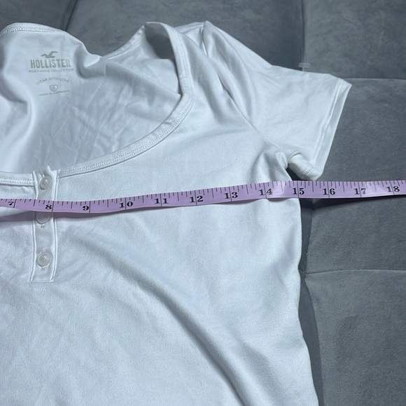 Hollister White Scoop Neck Women's Top size small - Picture 3 of 6